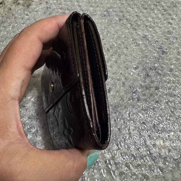 Louis Vuitton Vernis Amarante Monogram Envelope - Used - Picture 7 of 10